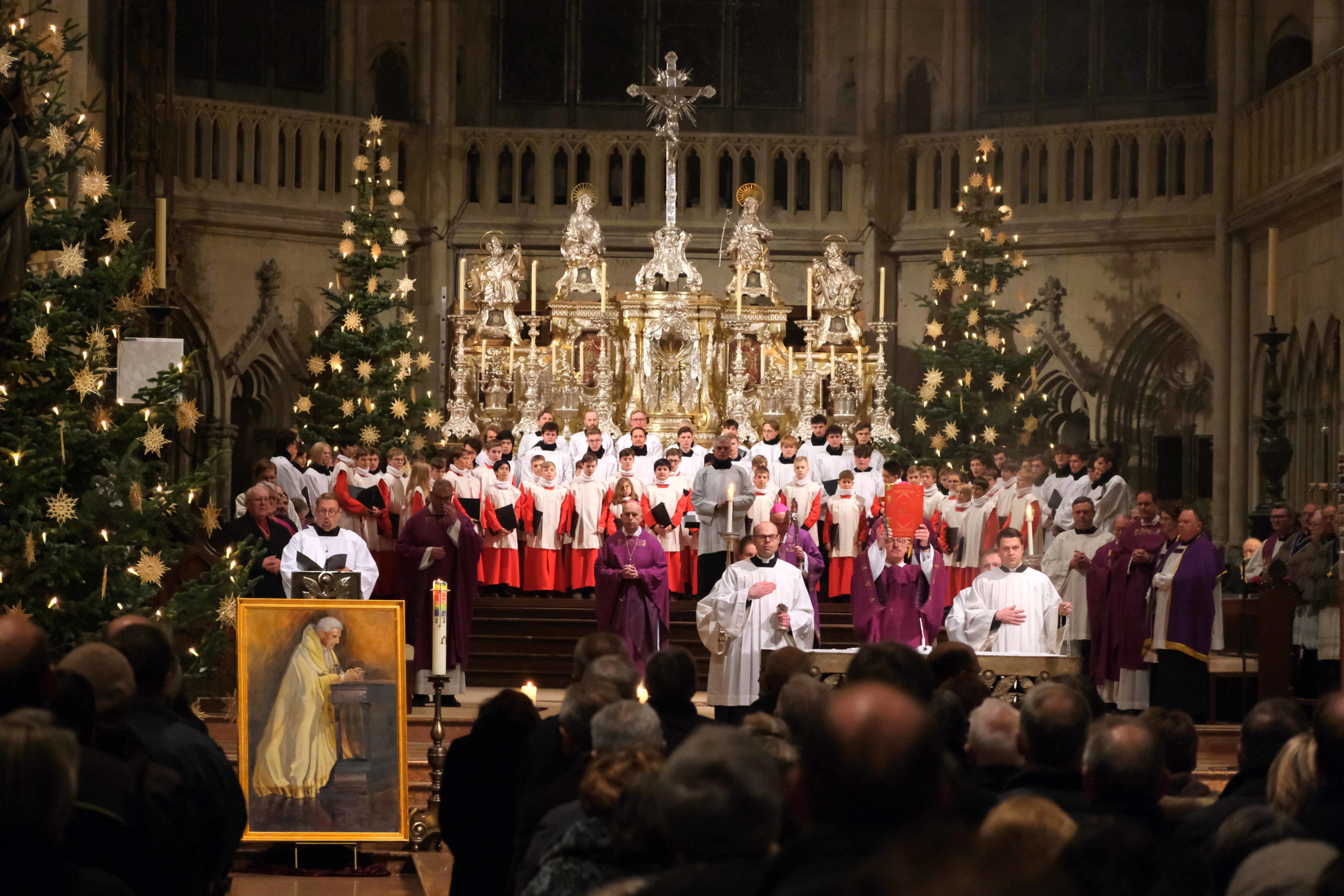 Domspatzen singen beim diözesanen Requiem für Papst em. Benedikt XVI.