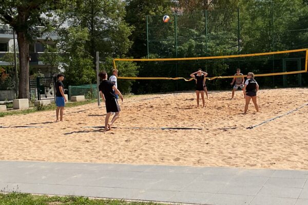 Beachvolleyball_Turnier byside